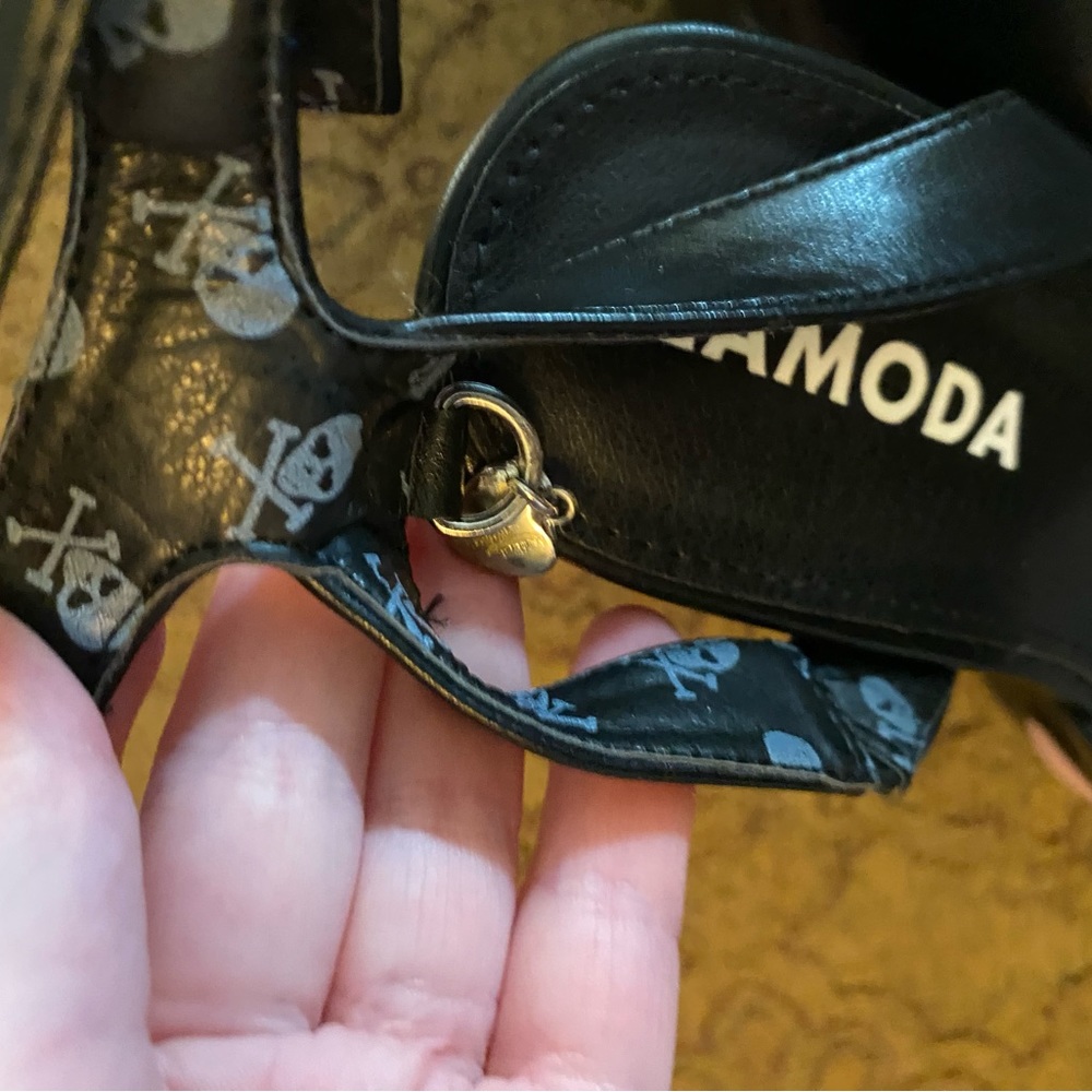 Dolls Kill Lamoda Future Stranger Pink Felt Heart Chunky Platform Heels - Picture 7 of 8